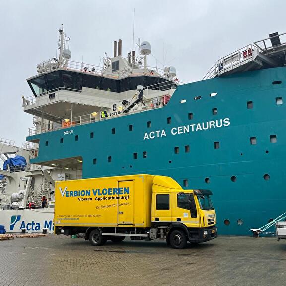 Gietvloer op werkschip ACTA Centaurus